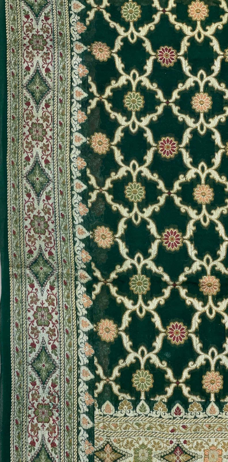 Faishana Pure Handloom Dark Green Chiffon Resham Mina Bandhani Zari Booti with Miankari Pallu and Zari Border with Dark Green Blouse&nbsp;