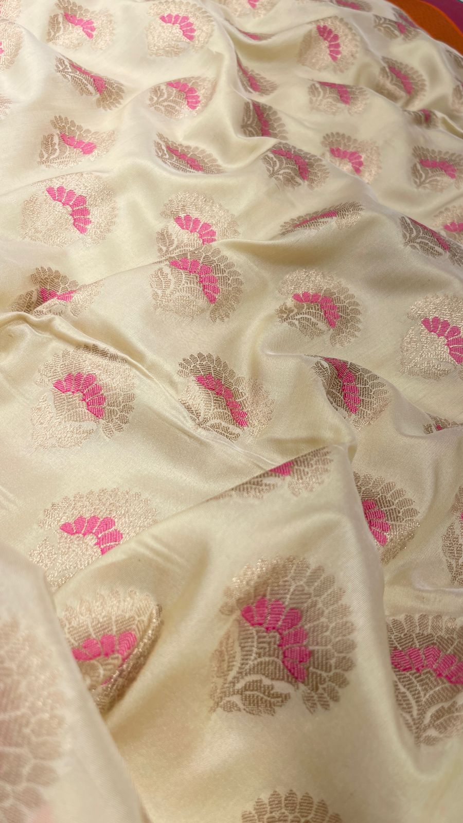 Faishana Presents Off-white Katan Silk Floral Zari Minakari Booti with Banarasi 2D Zari Border and Floral Pallu with Off-white Blouse