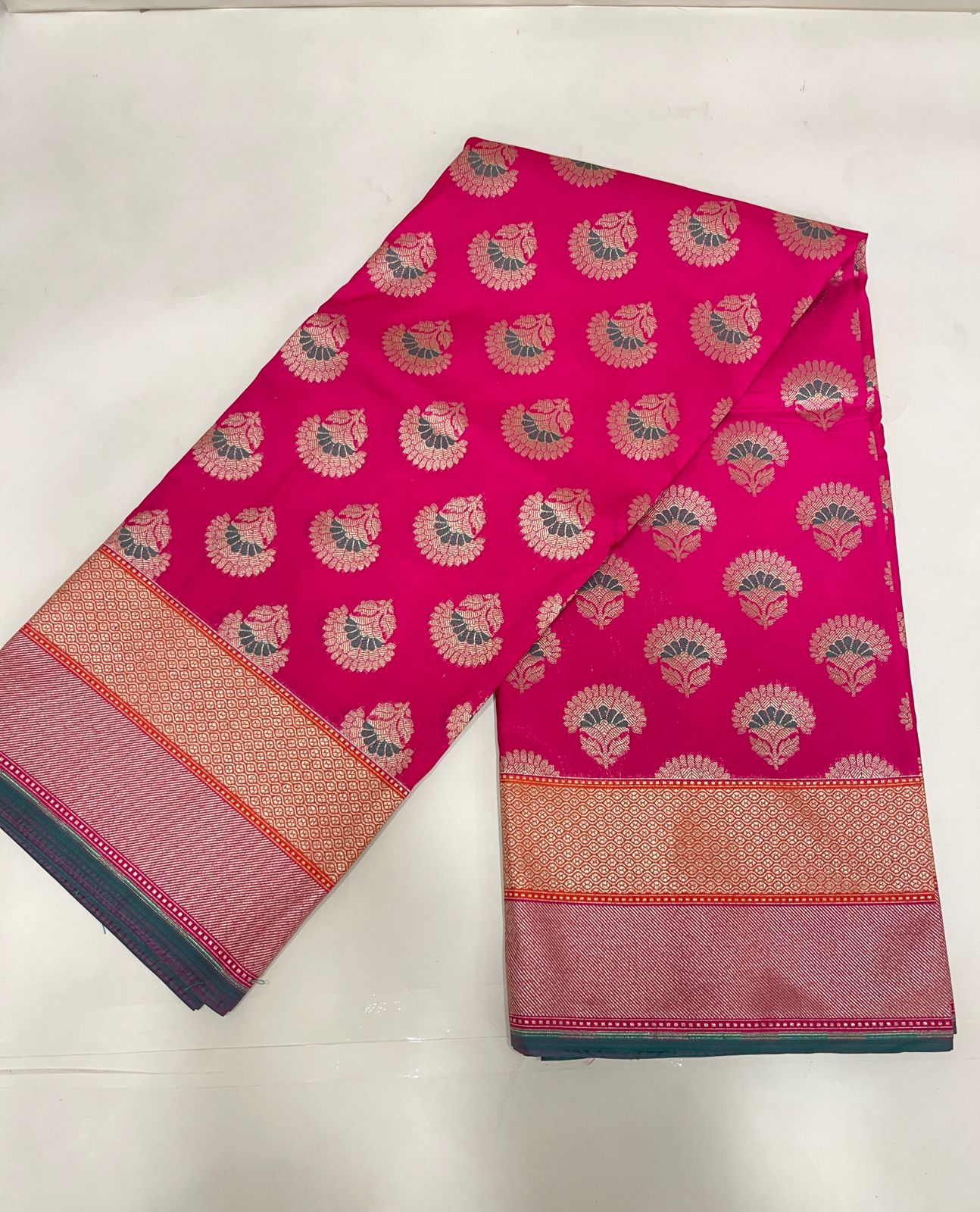 Faishana Presents Magenta Katan Silk Floral Zari Minakari Booti with Banarasi 2D Zari Border and Floral Pallu with Magenta Blouse