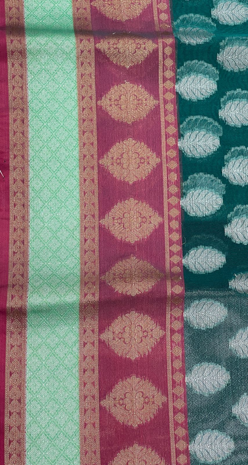 Faishana Presents Green Organza Silver Zari Floral Booti with Contrast Light Purple Floral Booti Pallu and Skirt Zari 2D Border with Light Purple Blouse
