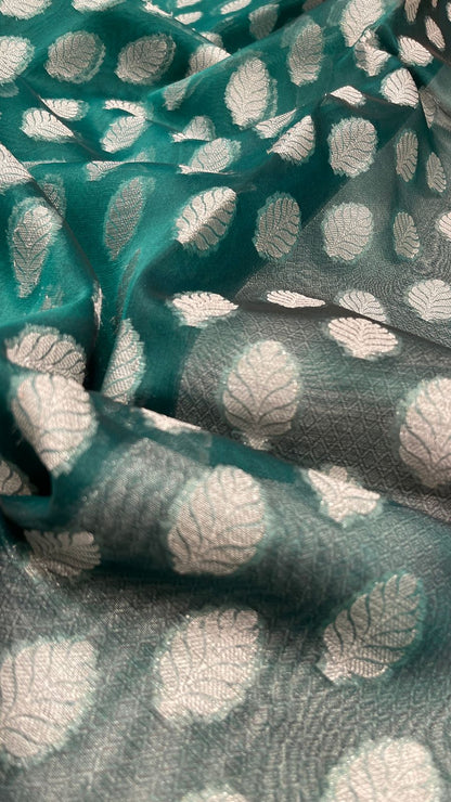Faishana Presents Green Organza Silver Zari Floral Booti with Contrast Light Purple Floral Booti Pallu and Skirt Zari 2D Border with Light Purple Blouse