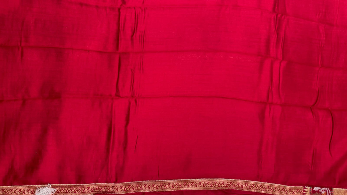 Faishana Pure Handloom Green Chiniya Silk Golden Floral Zari Booti Contrast Pink Skirt Silver Mina Zari Border Golden and Floral Boota Pallu with Pink Blouse
