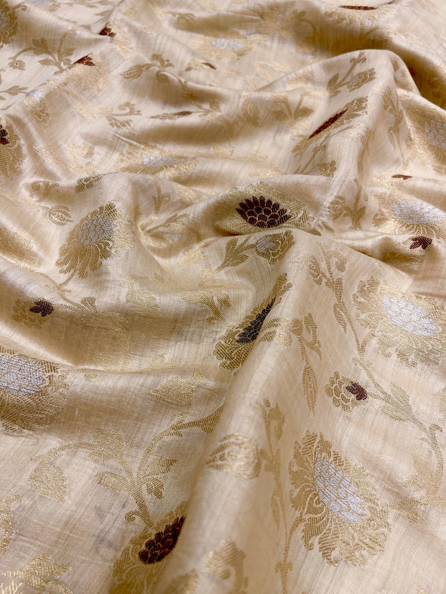 Faishana Pure Handloom White Munga Silk Floral Silver Minkari Zari Jaal with Off white Zig-Zag Pallu Zari Border with Off-white Blouse