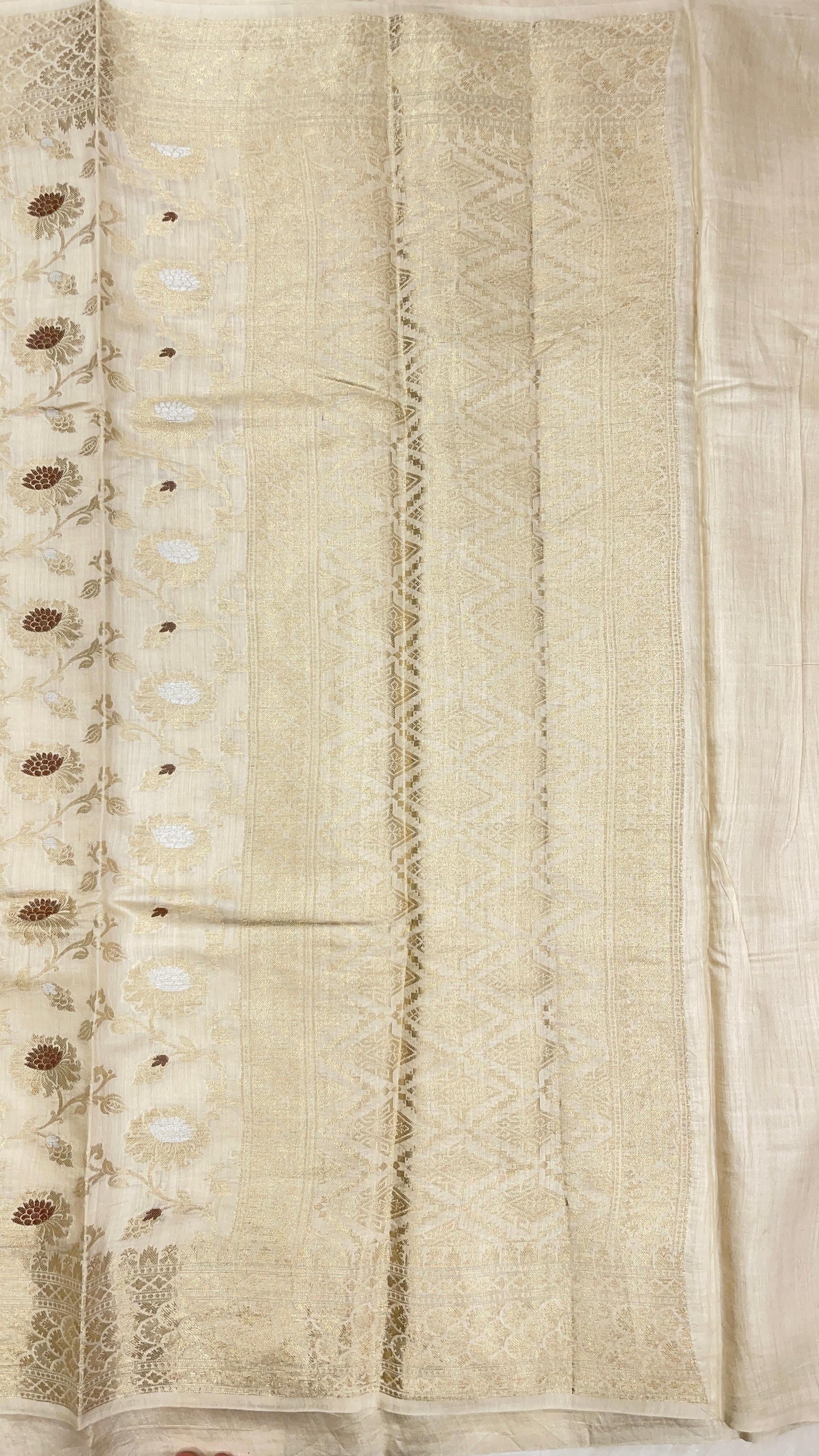 Faishana Pure Handloom White Munga Silk Floral Silver Minkari Zari Jaal with Off white Zig-Zag Pallu Zari Border with Off-white Blouse
