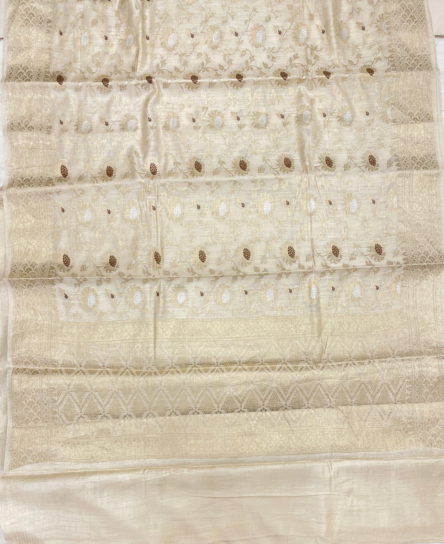 Faishana Pure Handloom White Munga Silk Floral Silver Minkari Zari Jaal with Off white Zig-Zag Pallu Zari Border with Off-white Blouse