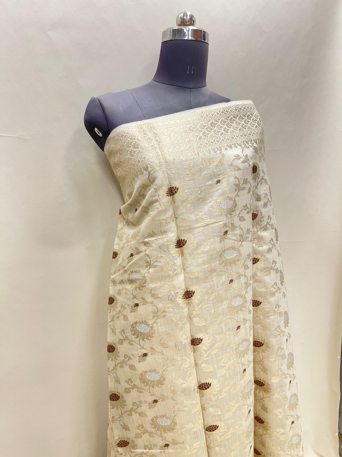 Faishana Pure Handloom White Munga Silk Floral Silver Minkari Zari Jaal with Off white Zig-Zag Pallu Zari Border with Off-white Blouse