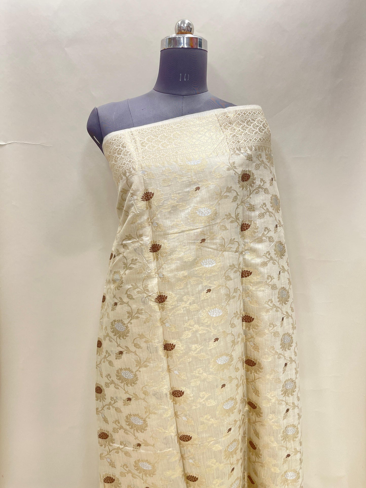 Faishana Pure Handloom White Munga Silk Floral Silver Minkari Zari Jaal with Off white Zig-Zag Pallu Zari Border with Off-white Blouse