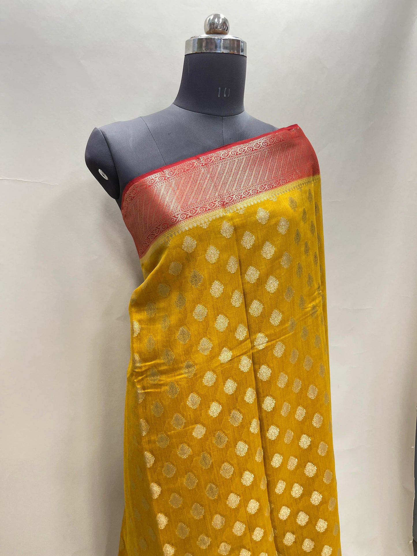 Faishana Pure Handloom Gold Munga Silk Floral Gold Zari Booti with Contrast Maroon Floral Jaal Pallu Skirt Dual Shade Zari Border with Maroon Blouse