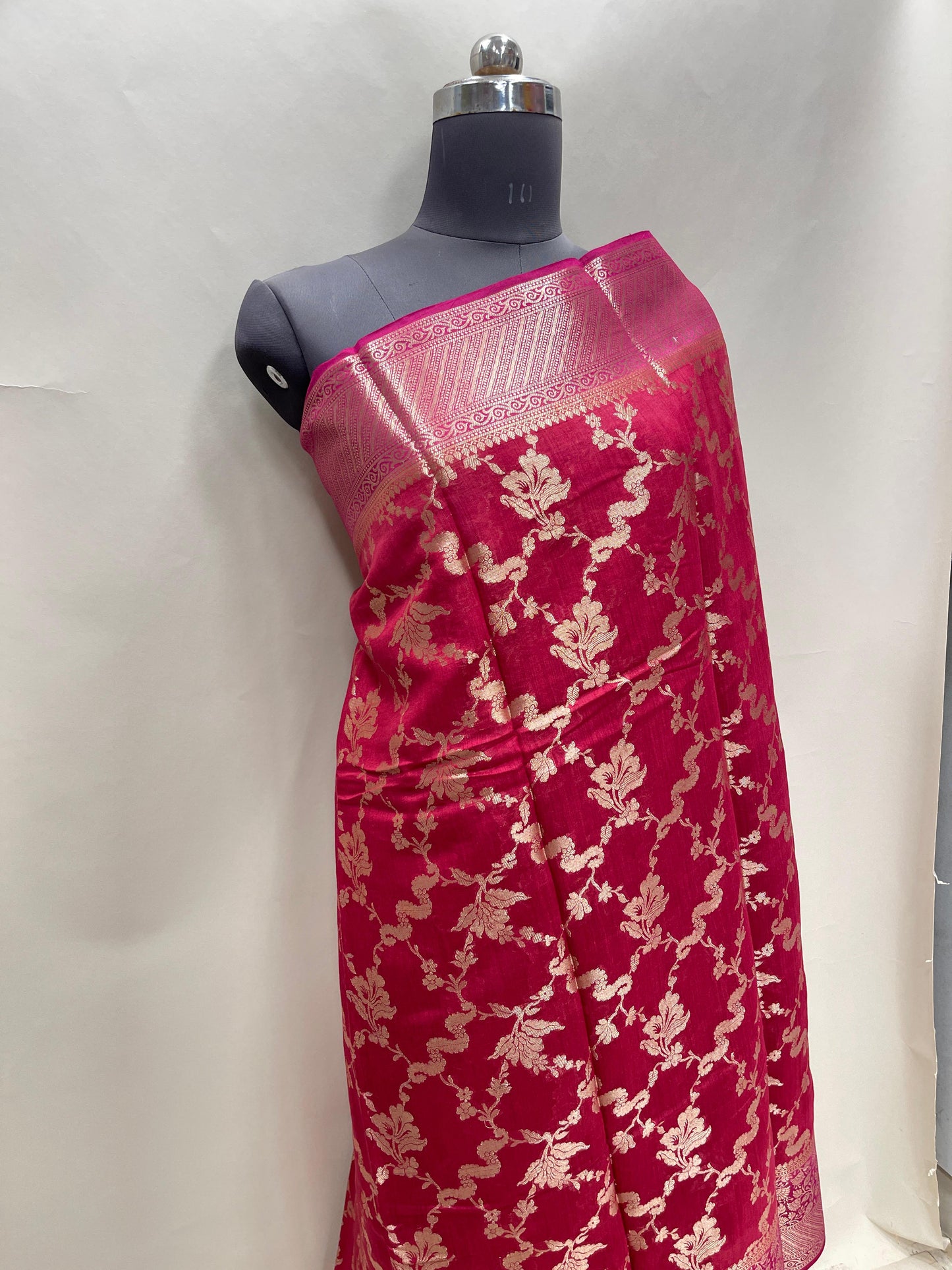 Faishana Pure Handloom Dark Pink Munga Silk Floral Gold Zari Jaal with Contrast Floral Jaal Skirt Dual Shade Zari Border with Magenta Blouse