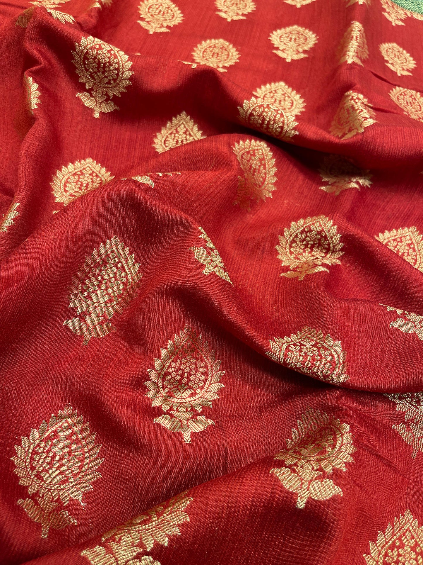 Faishana Pure Handloom Red Munga Silk Floral Gold Zari Booti with Contrast Green Floral Jaal Pallu Skirt Dual Shade Mina Zari Border with Green Blouse