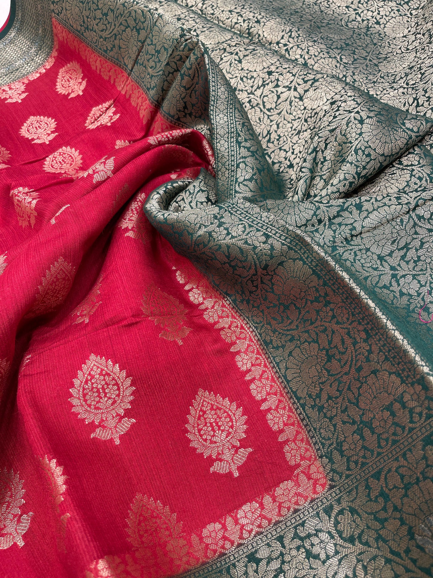 Faishana Pure Handloom Red Munga Silk Floral Gold Zari Booti with Contrast Green Floral Jaal Pallu Skirt Dual Shade Mina Zari Border with Green Blouse