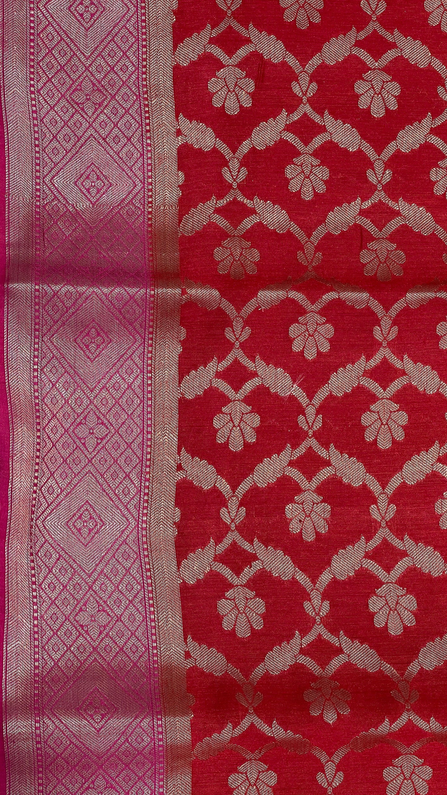 Faishana Pure Handloom Red Munga Silk Floral Copper Zari Jaal with Contrast Magenta Polka Dot Pallu Skirt Dual Shade Mina Zari Border with Magenta Blouse