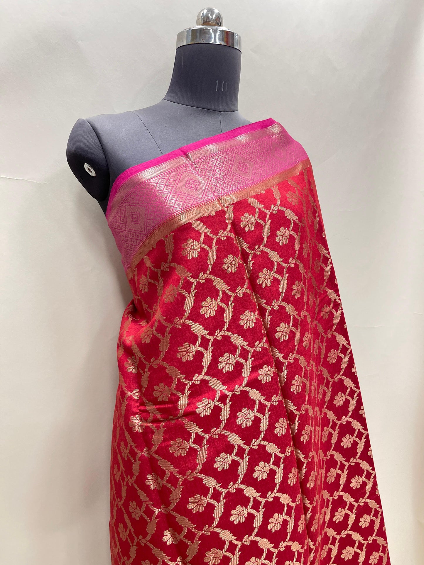 Faishana Pure Handloom Red Munga Silk Floral Copper Zari Jaal with Contrast Magenta Polka Dot Pallu Skirt Dual Shade Mina Zari Border with Magenta Blouse