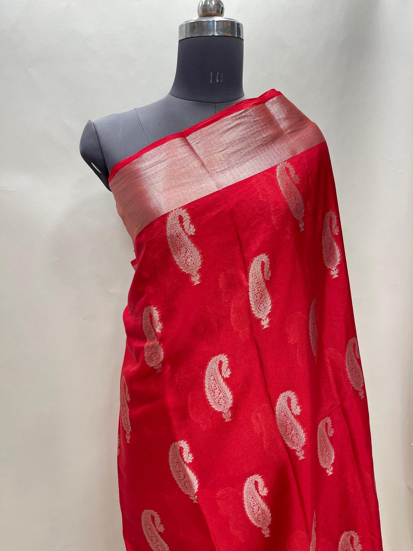 Faishana Presents Red Warm Silk Carry Boota Thos Border Banarasi Saree with Plain Blouse