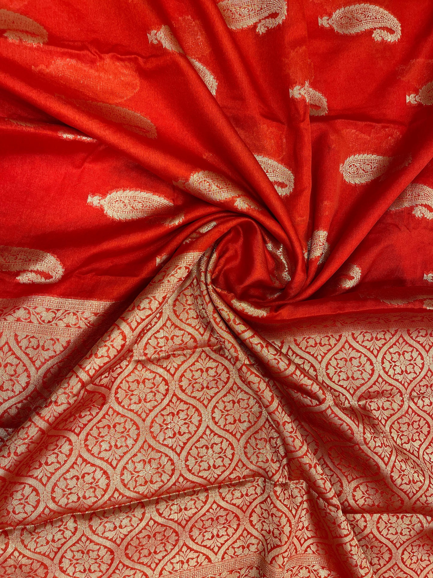 Faishana Presents Red Warm Silk Carry Boota Thos Border Banarasi Saree with Plain Blouse