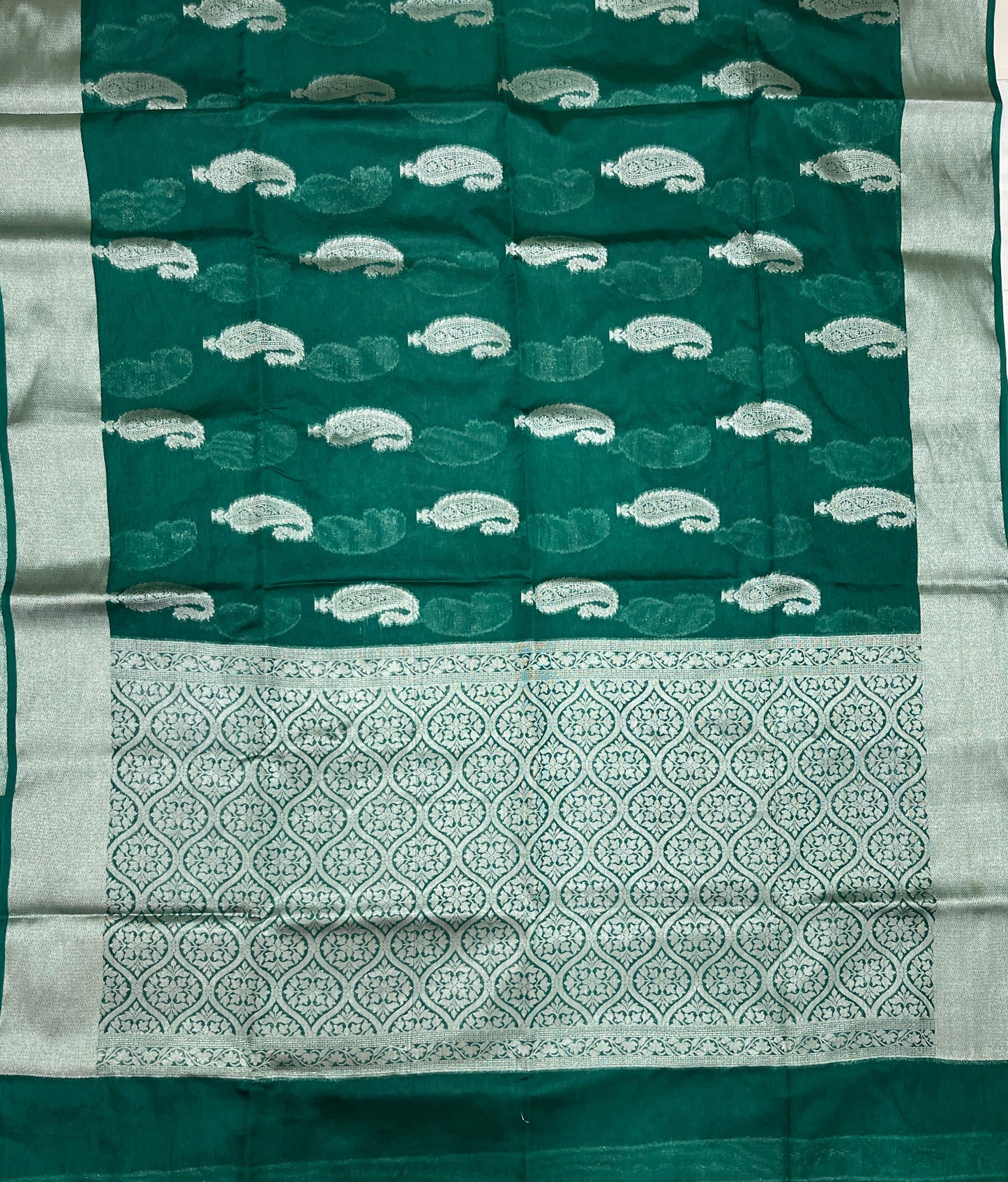 Faishana Presents Green Warm Silk Carry Boota Thos Border Banarasi Saree with Plain Blouse.