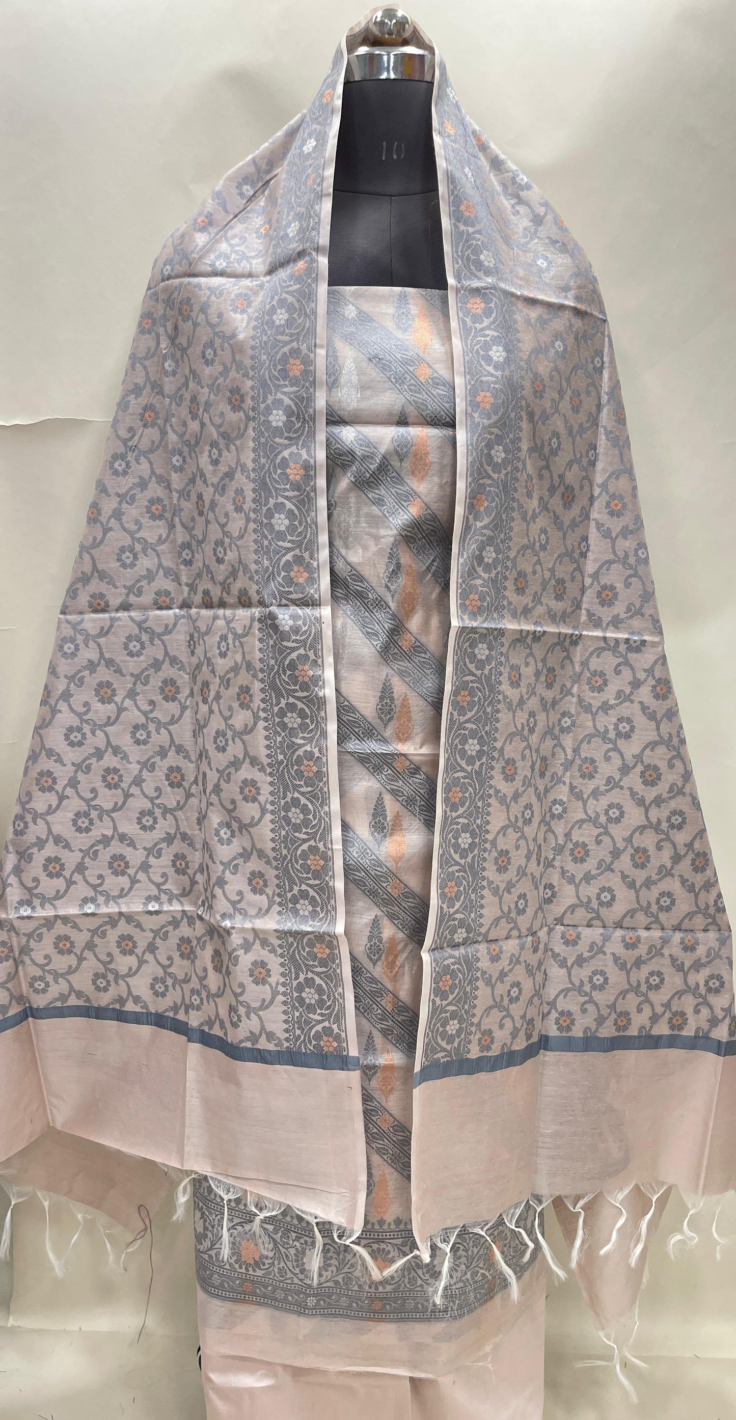 Light mauve cotton suit featuring diagonal resham stripes and tilfi jaal dupatta. SHL_19