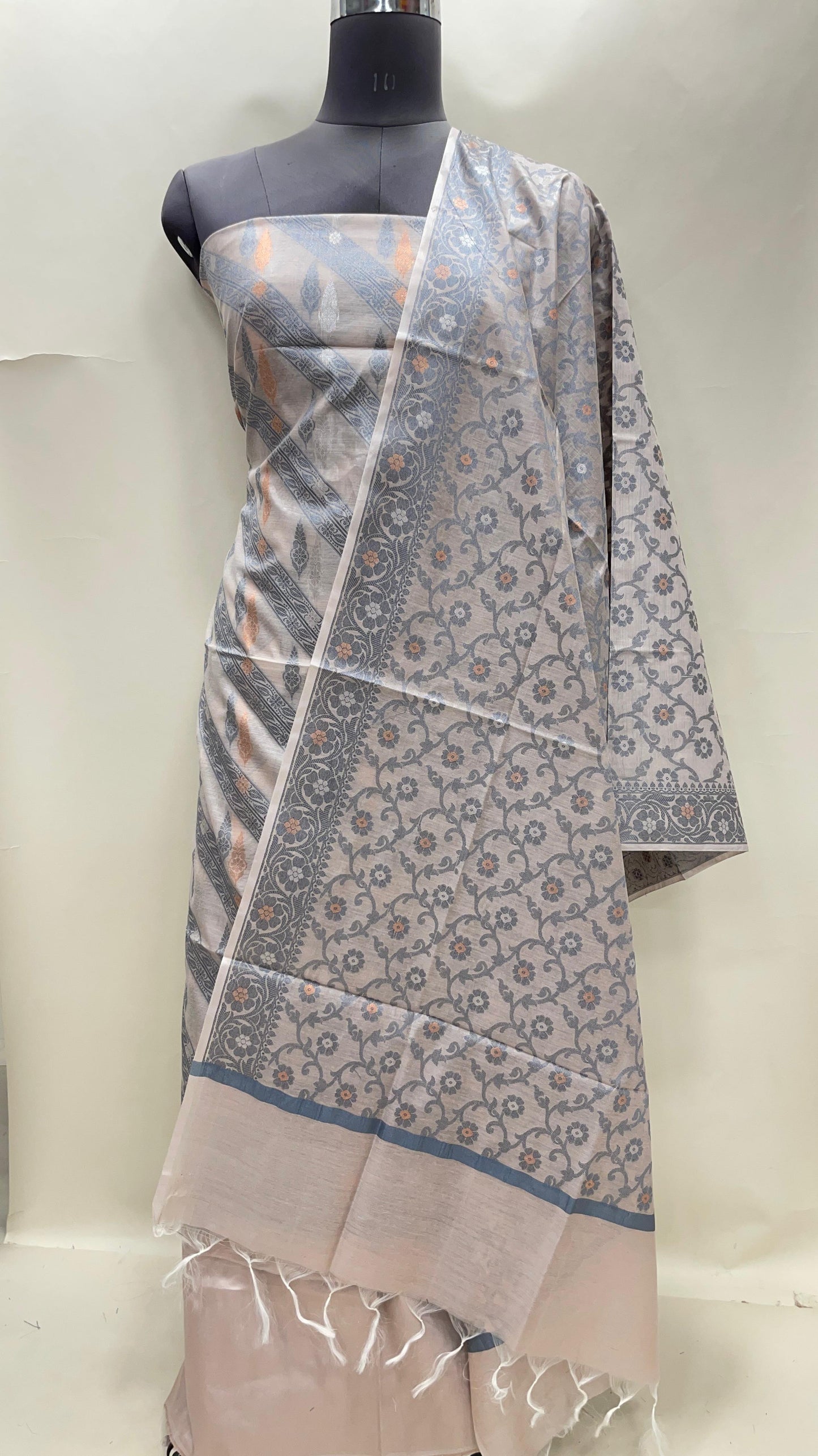 Light mauve cotton suit featuring diagonal resham stripes and tilfi jaal dupatta. SHL_19