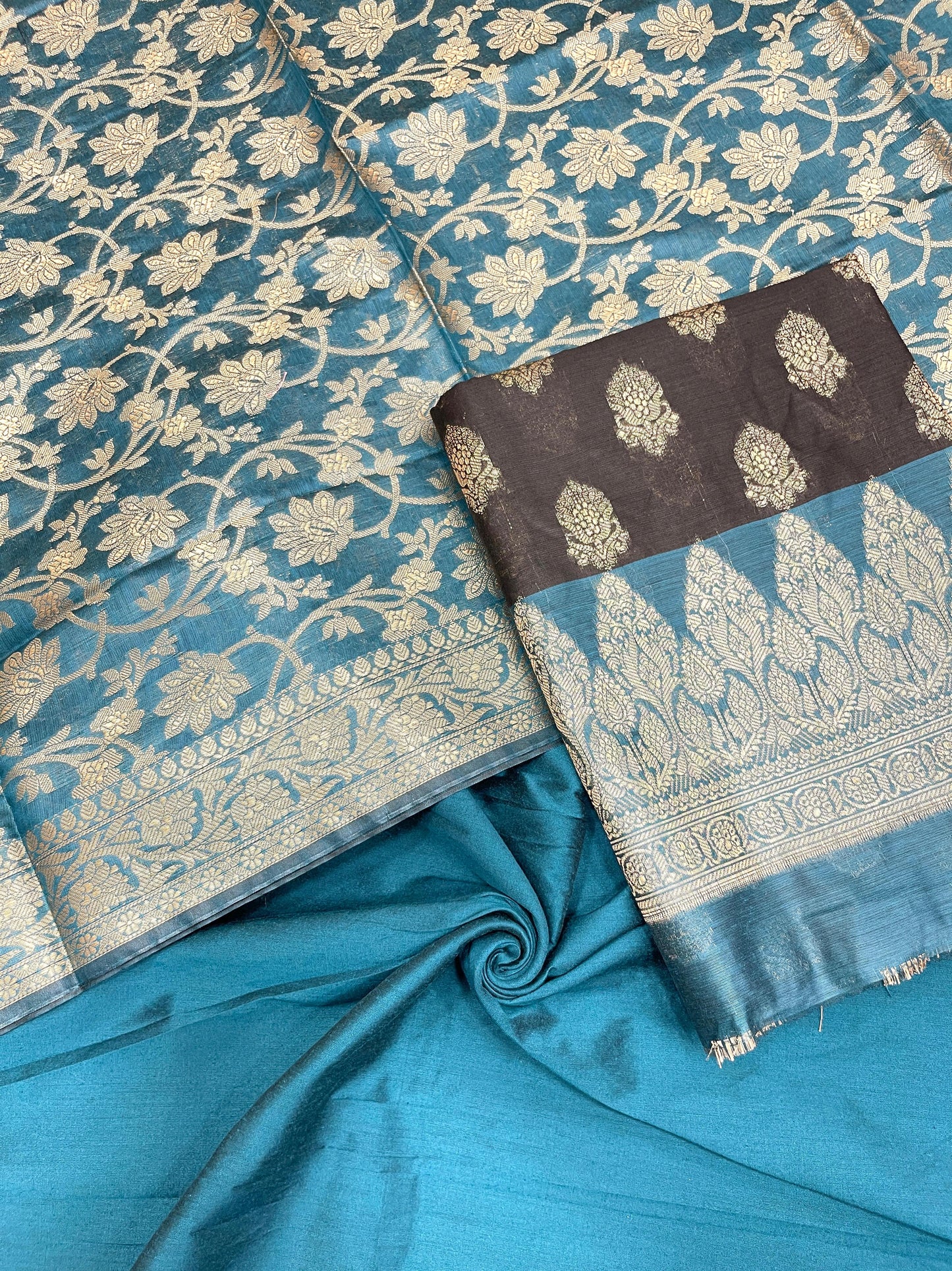 Black Cotton Banarasi 3 pcs Suit Set with Contrast Sea Green Dupatta IM_CS4
