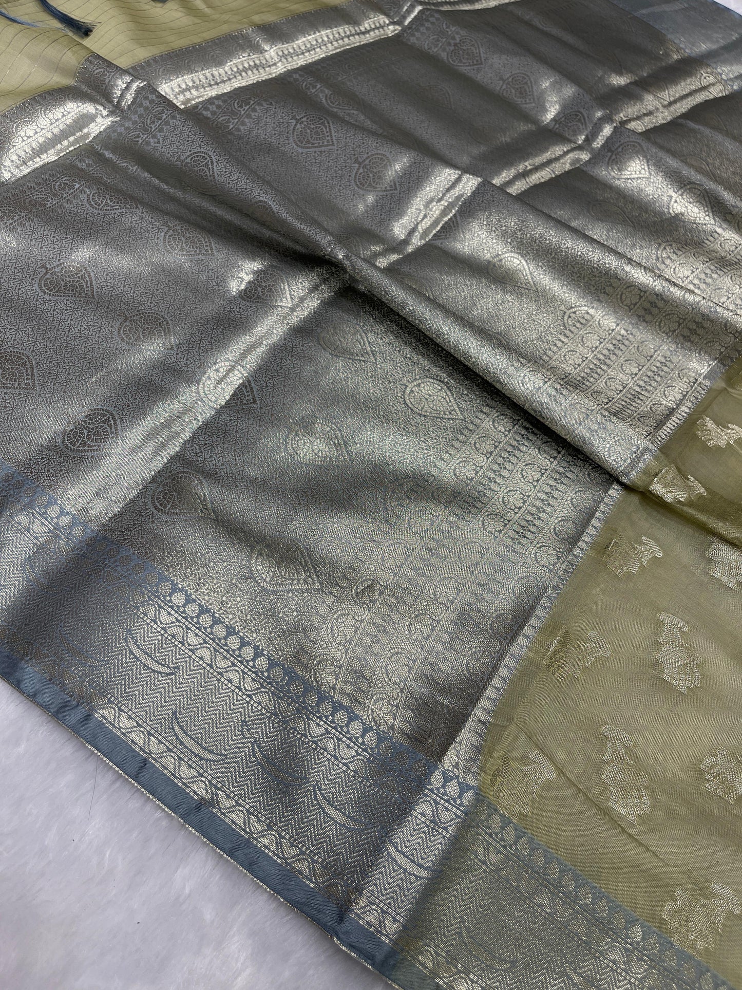 Mehndi Green Cotton Floral Water Zari Booti Banarasi Saree JVC_13