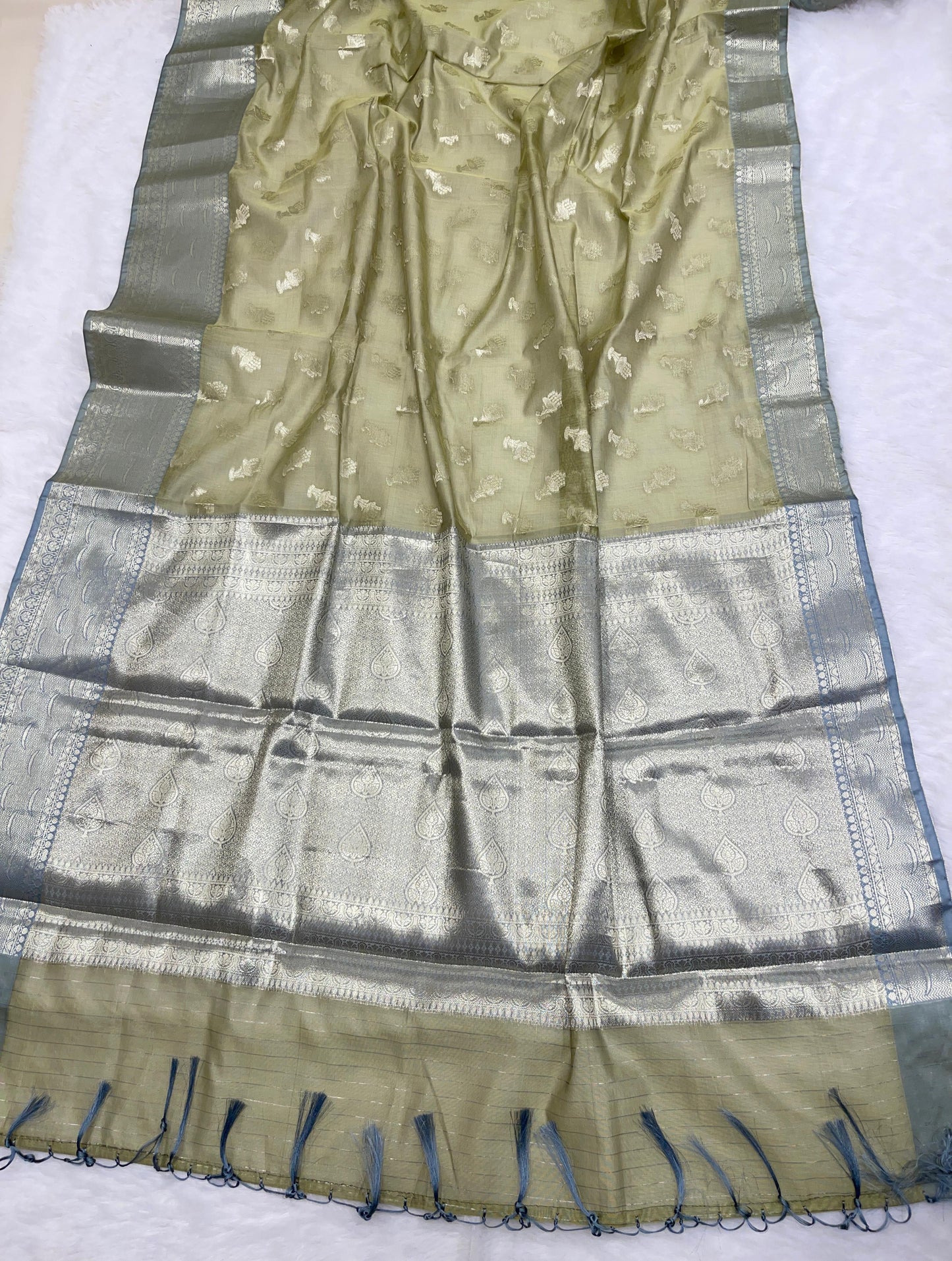 Mehndi Green Cotton Floral Water Zari Booti Banarasi Saree JVC_13