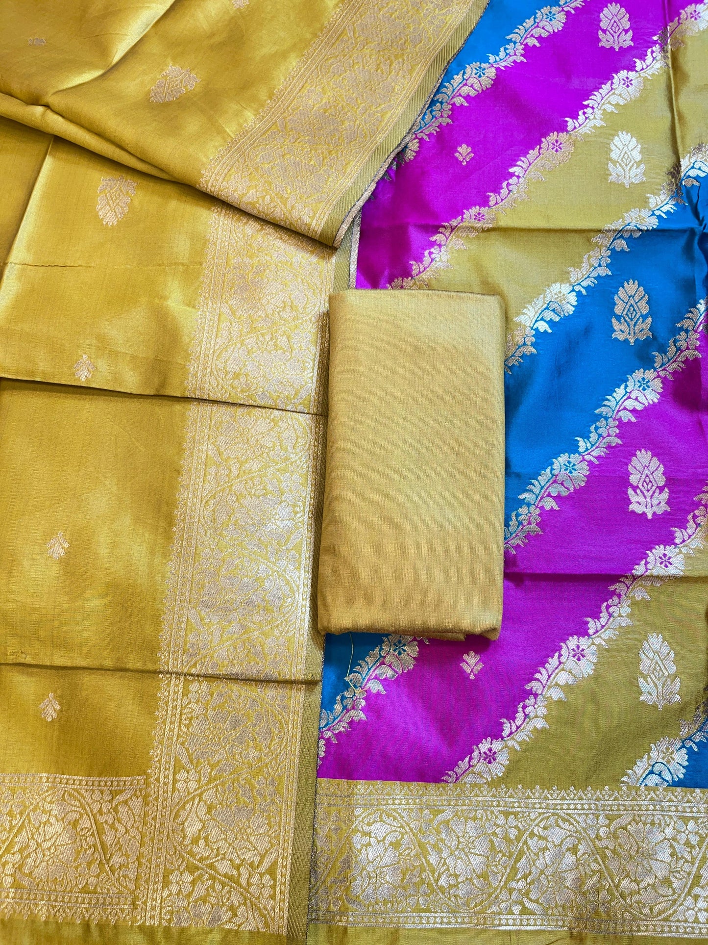Rangkaat Art Silk Banarasi 3 pcs Suit Set  with Contrast Olive Dupatta 650SKL_RNG2