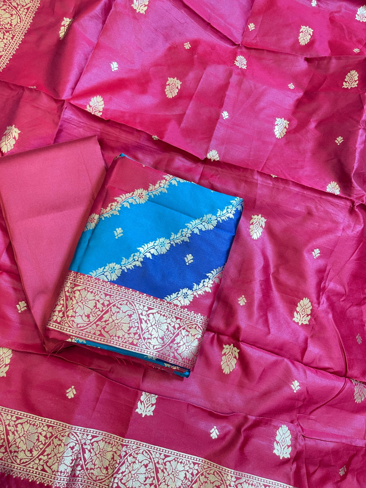 Rangkaat Art Silk Banarasi 3 pcs Suit Set  with Contrast Maroon Dupatta 650SKL_RNG3