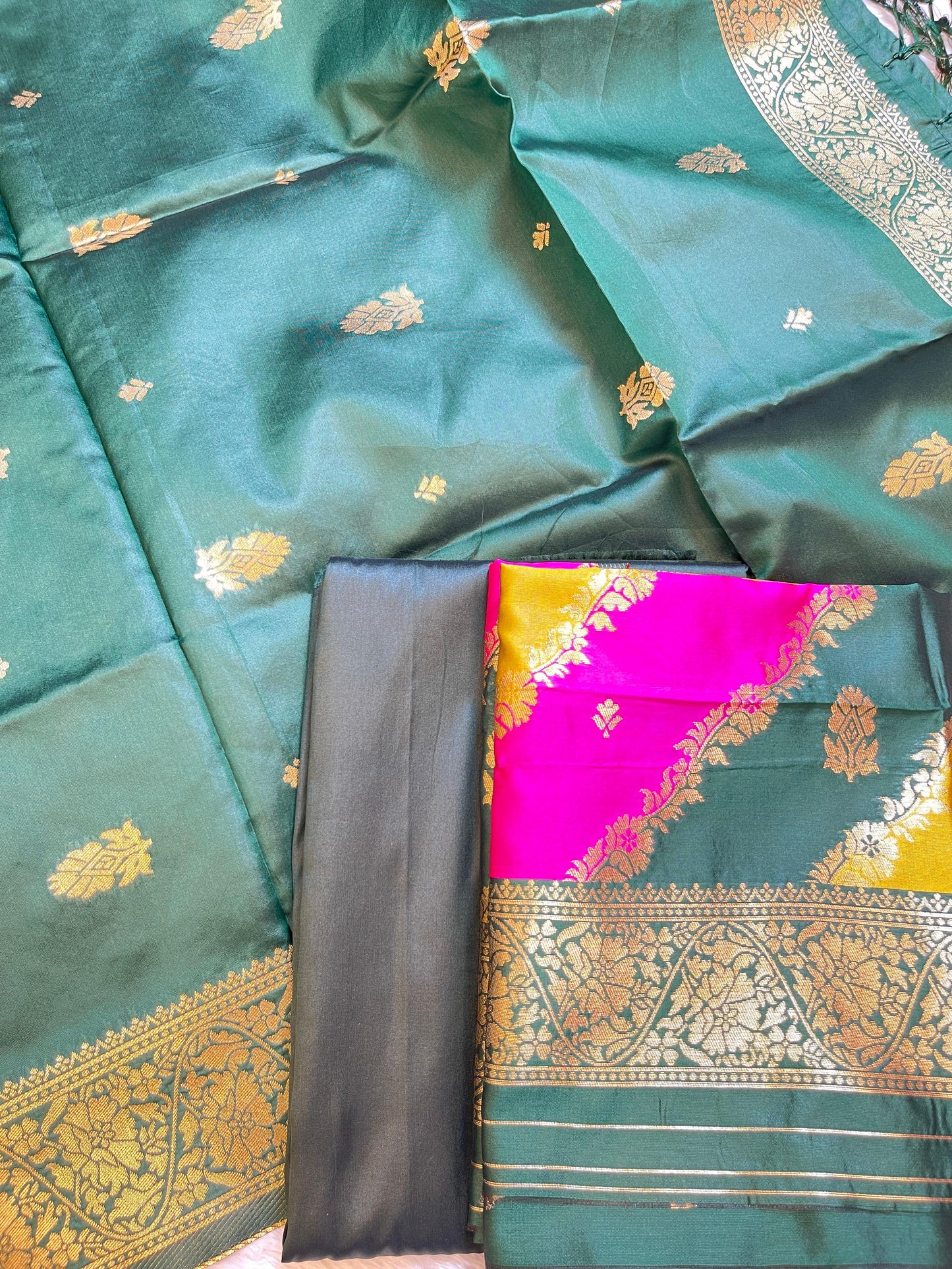 Rangkaat Art Silk Banarasi 3 pcs Suit Set  with Contrast Green Dupatta 650SKL_RNG4