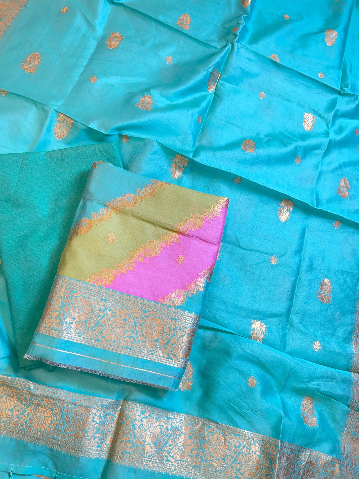 Rangkaat Art Silk Banarasi 3 pcs Suit Set  with Contrast Turqouise Blue Dupatta 650SKL_RNG5