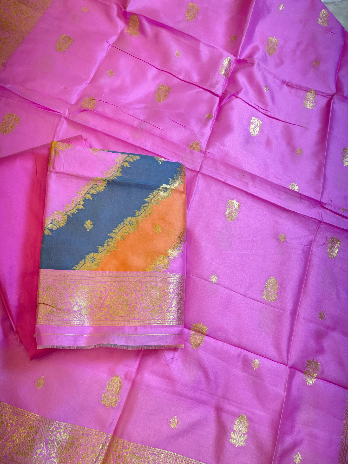 Rangkaat Art Silk Banarasi 3 pcs Suit Set  with Contrast Pink Dupatta 650SKL_RNG8