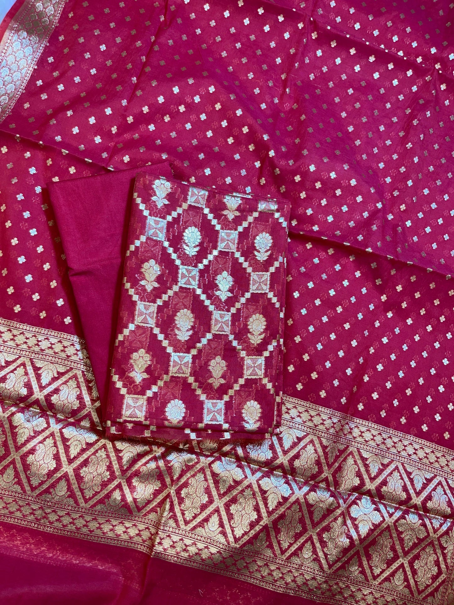Red Mescrize Cotton Geometrical Banarasi 3 pcs Suit Set 1100SKL_MS1
