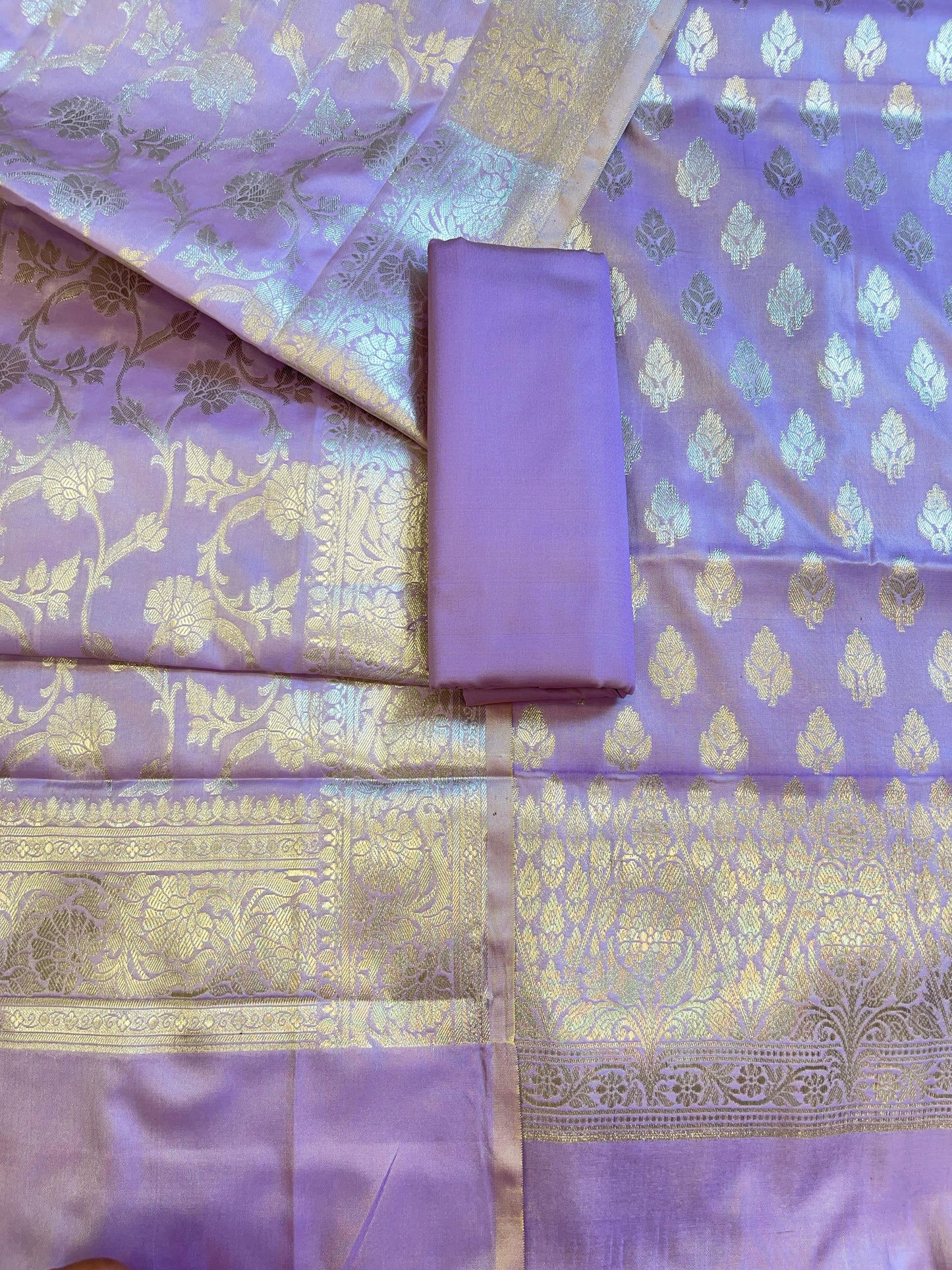 Light Purple Semi Silk Floral Zari Booti Banarasi 3 pcs Suit Set 900AJ_SK33