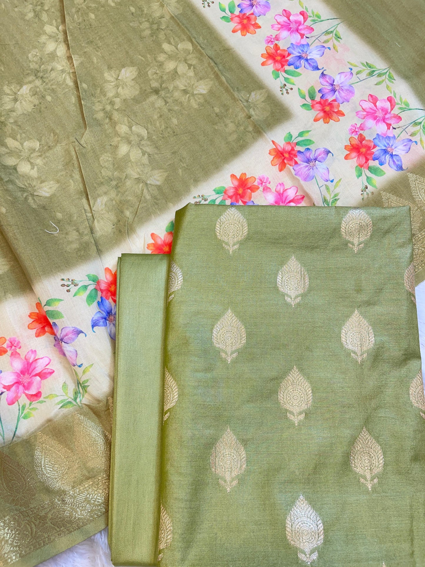 Green Cotton Silk Dyable Floral Zari Booti with Digital Print Dupatta Banarasi 3 pcs Suit Set 11IM_DCS4