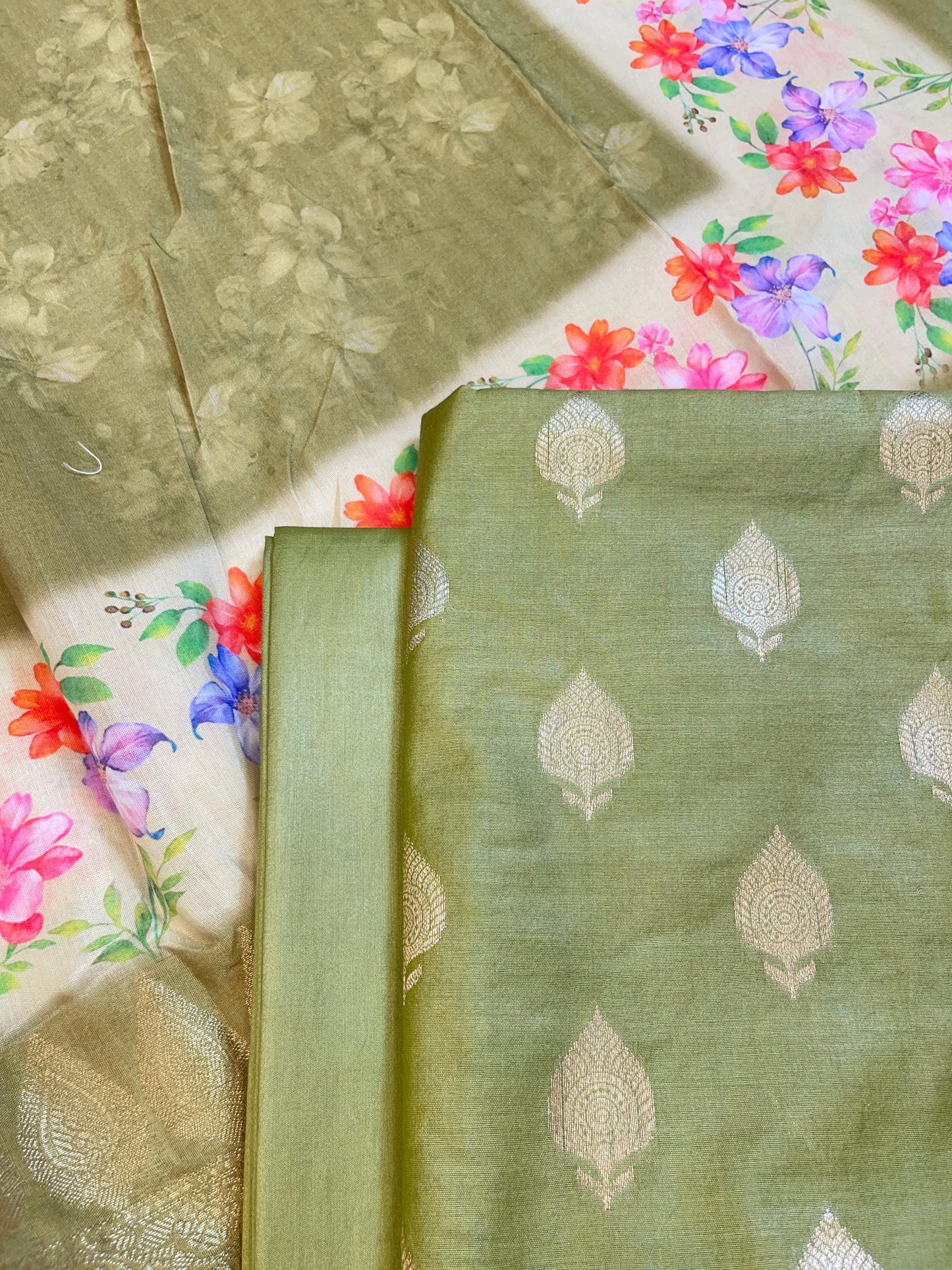 Green Cotton Silk Dyable Floral Zari Booti with Digital Print Dupatta Banarasi 3 pcs Suit Set 11IM_DCS4