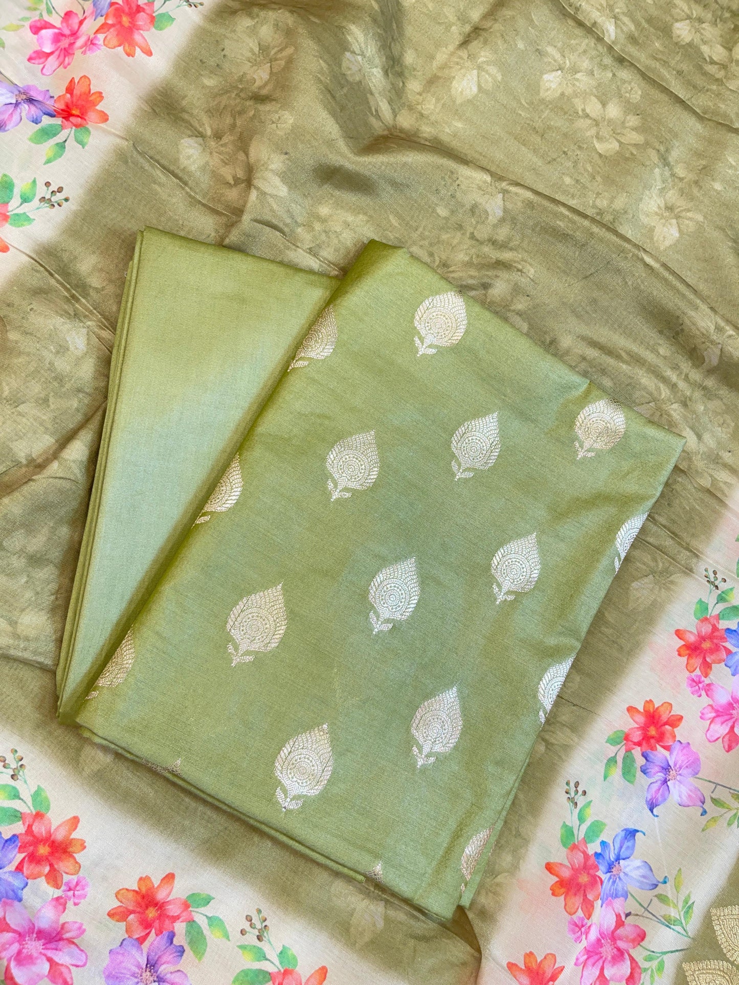 Green Cotton Silk Dyable Floral Zari Booti with Digital Print Dupatta Banarasi 3 pcs Suit Set 11IM_DCS4