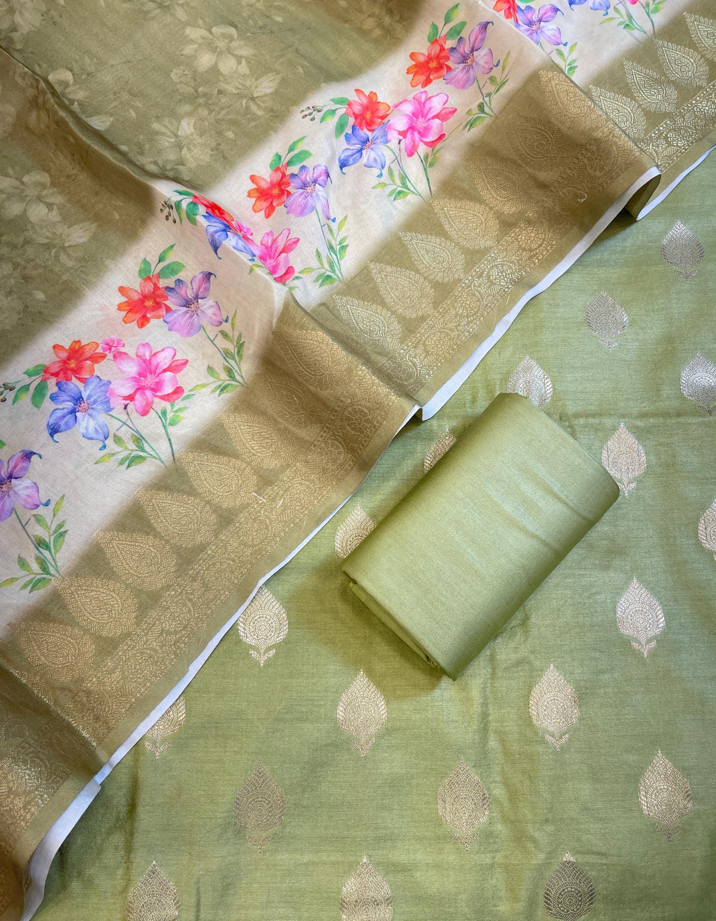 Green Cotton Silk Dyable Floral Zari Booti with Digital Print Dupatta Banarasi 3 pcs Suit Set 11IM_DCS4
