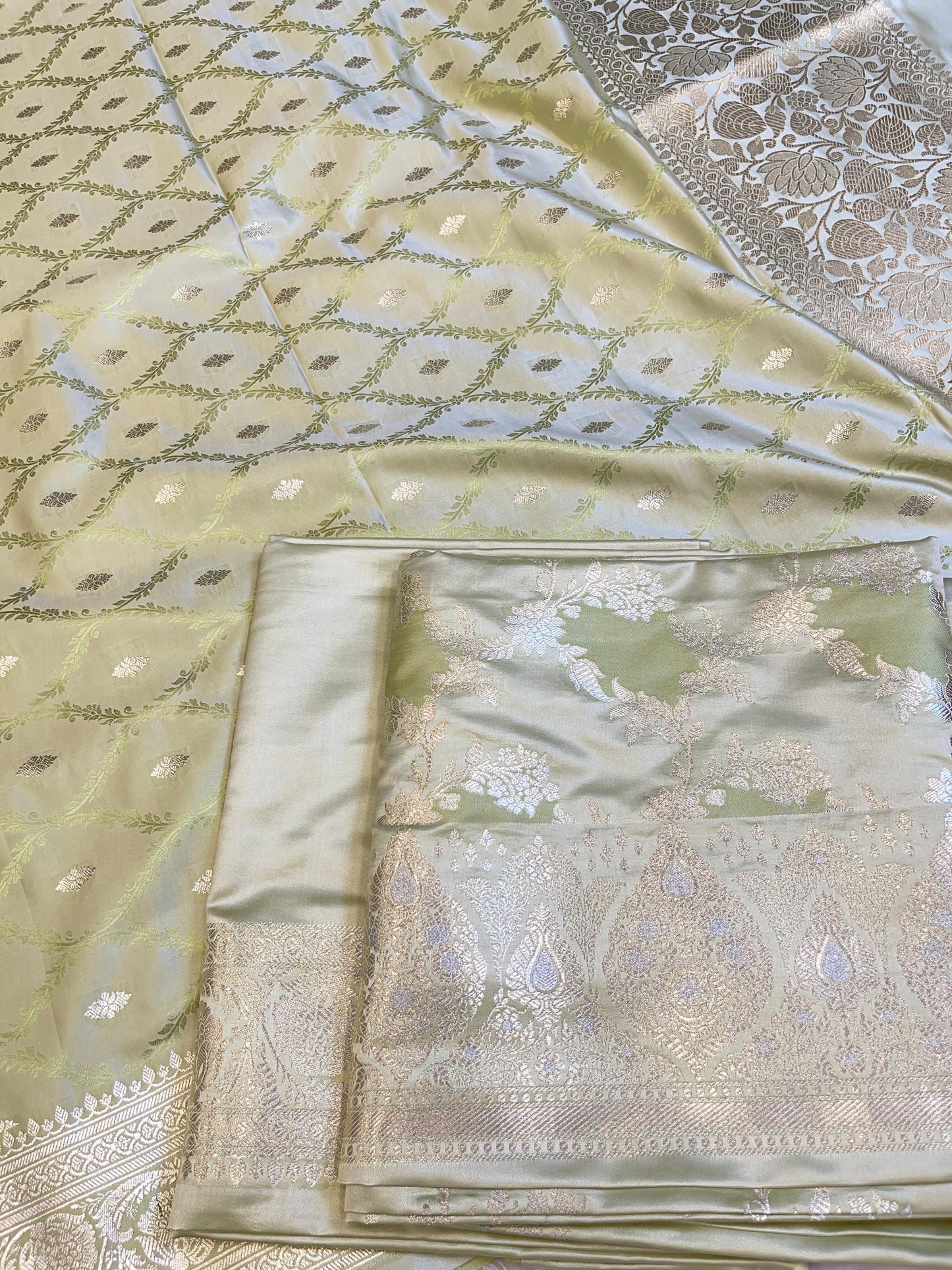 Pure Handloom Olive Green Mashru Silk Floral Rangkaat Floral Zari Jaal Banarasi 3 pcs Suit Set 26AJ_MSR6