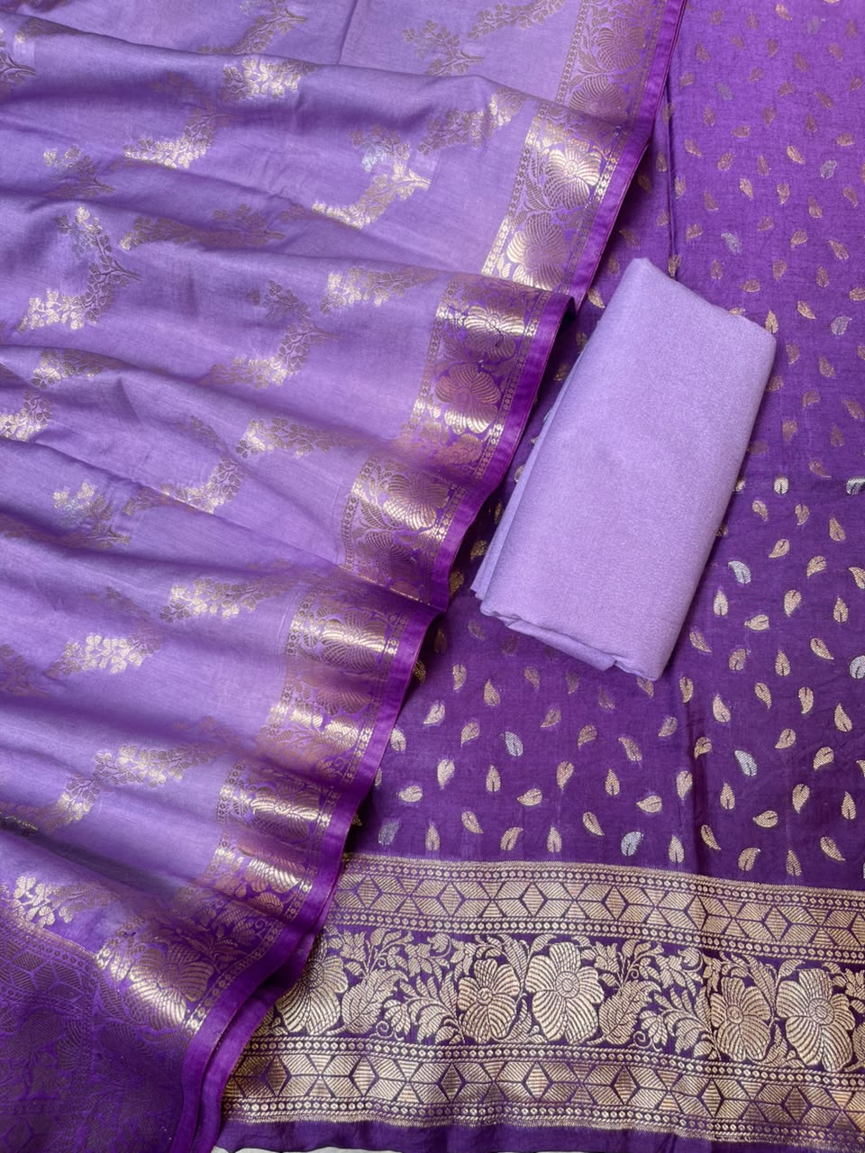 Deep Violet Pashmina Silk Chunri Zari Booti Banarasi Suit with Contrast Lavander Floral Dupatta 125DAN_PMC13