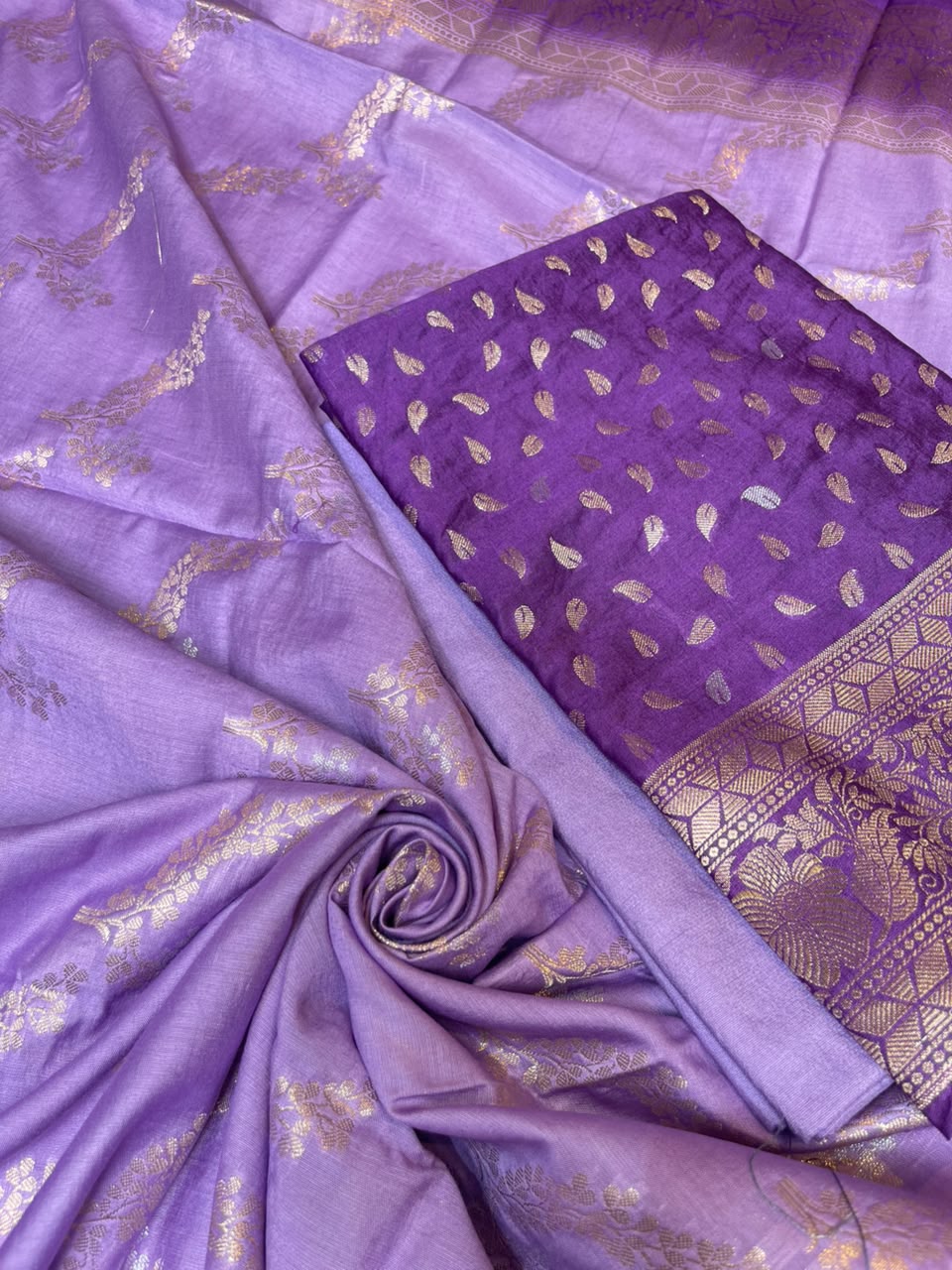 Deep Violet Pashmina Silk Chunri Zari Booti Banarasi Suit with Contrast Lavander Floral Dupatta 125DAN_PMC13