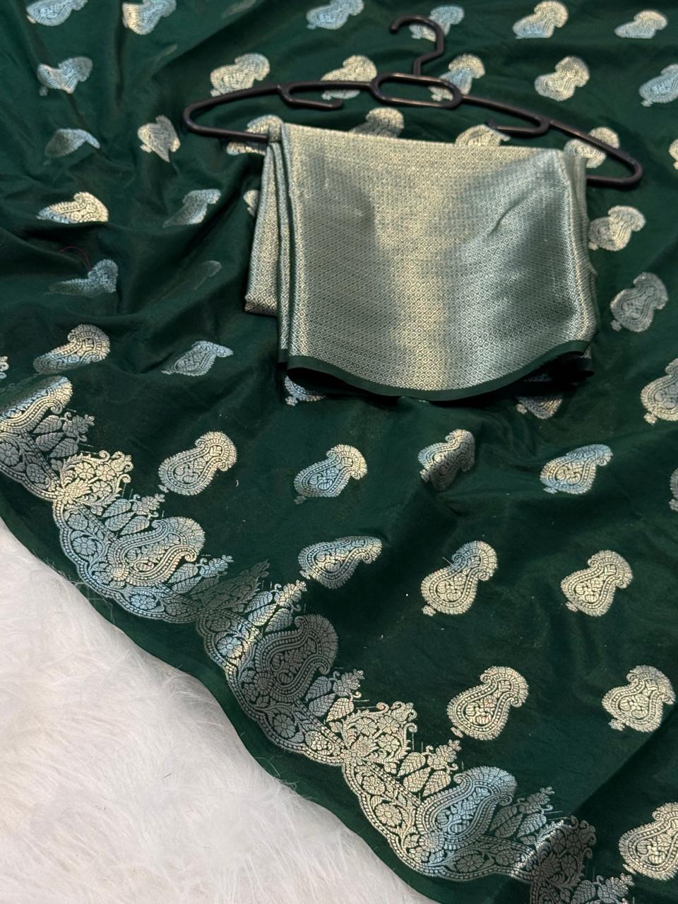 Dark Green Dyeable Katan Silk Paisley Zari Booti Floral Zari Border Banarasi Saree 1075AM_KS3
