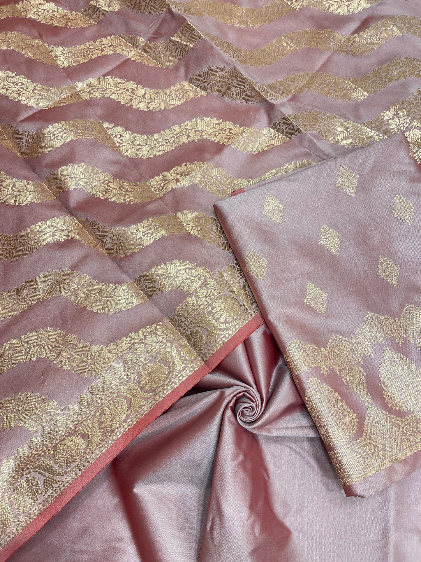Mauve Semi Katan Silk Handloom Banarasi 3 pcs Suit Set MUB_SK57