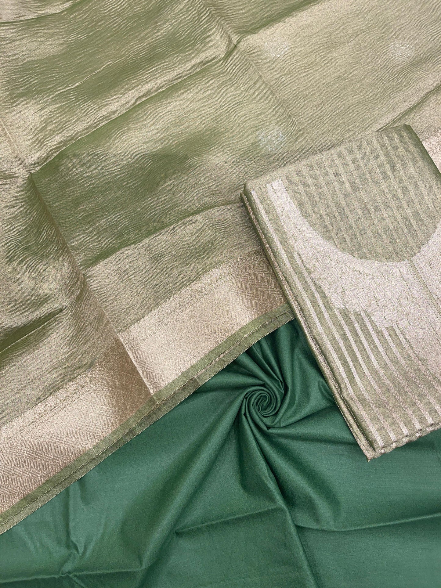 Green Necklace Tissue Silk Banarasi 3 pcs Suit Set IM_TN4