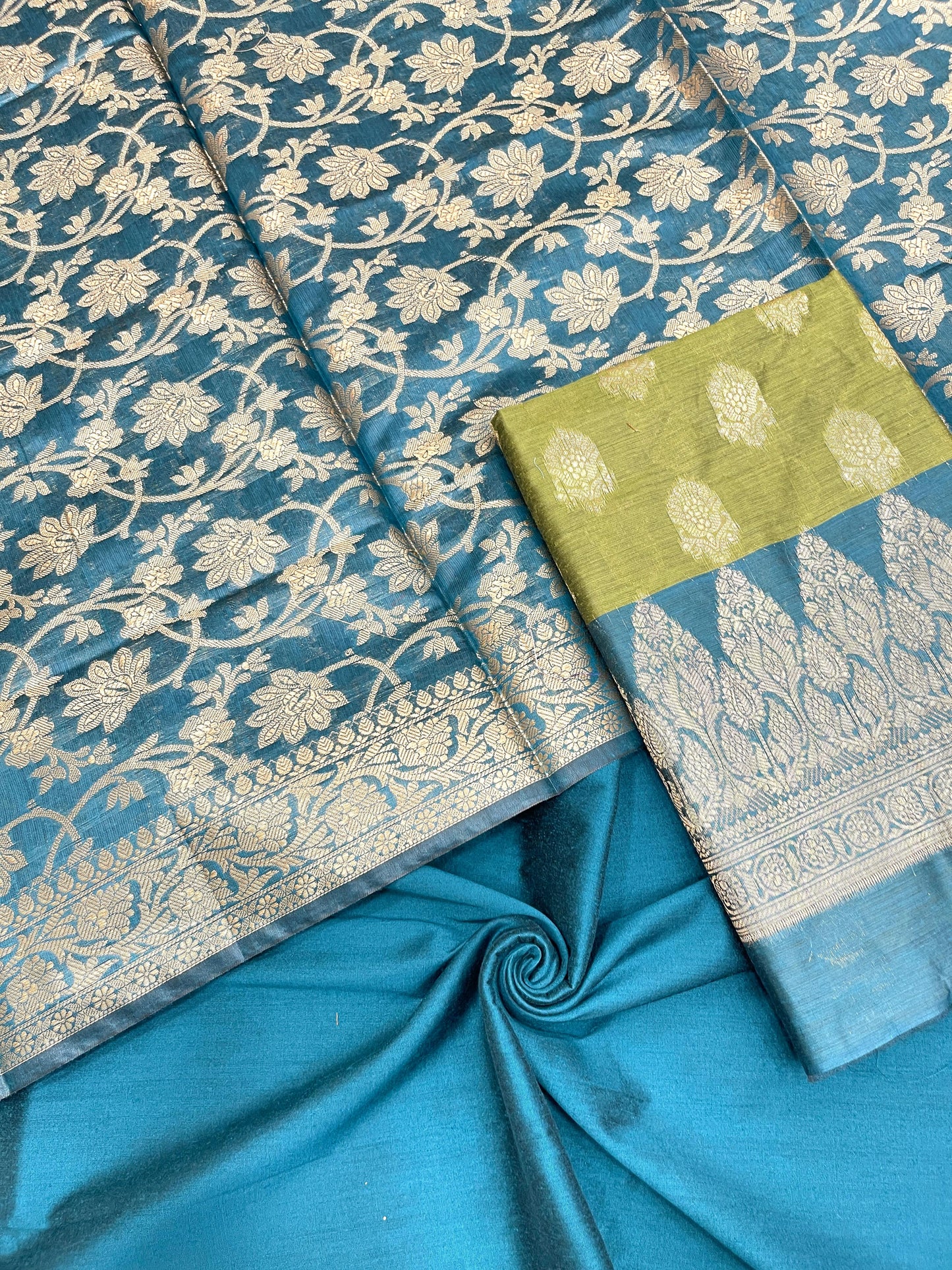 Green Cotton Banarasi 3 pcs Suit Set with Contrast Sea Green Dupatta IM_CS1