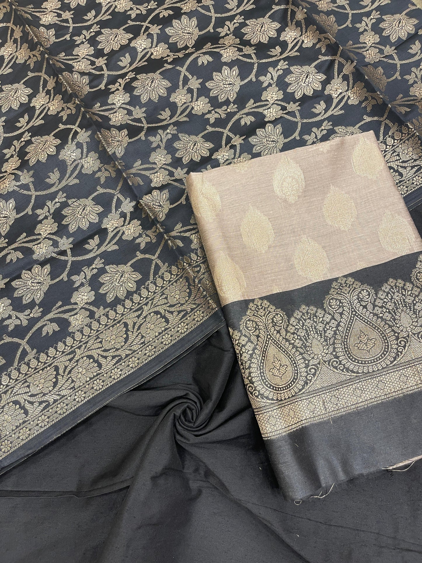 Beige Cotton Banarasi 3 pcs Suit Set with Contrast Black Dupatta IM_CS13