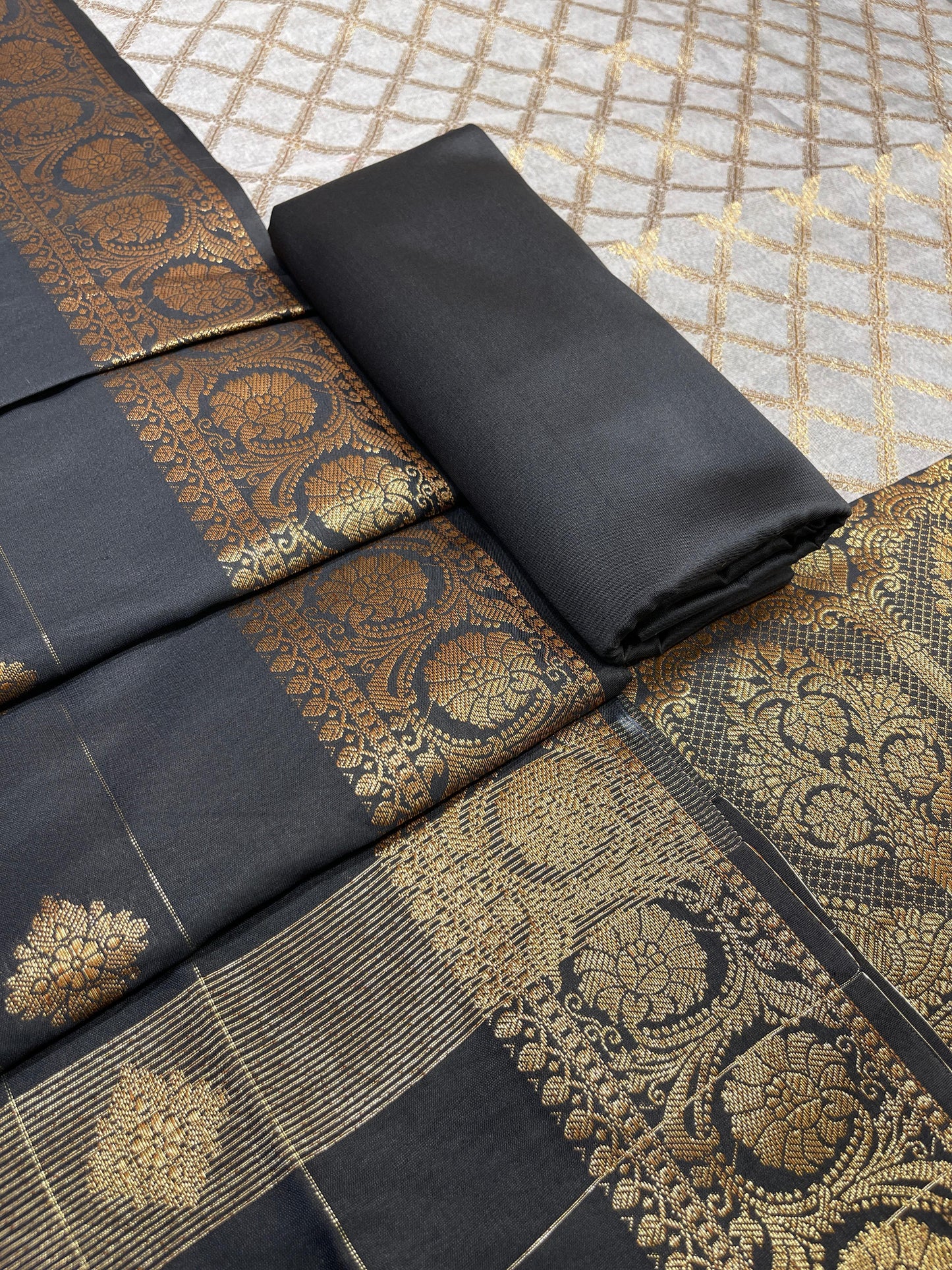 Off White Cotton Silk Banarasi 3 pcs Suit Set  with Contrast Black Dupatta 650ASD_CS7