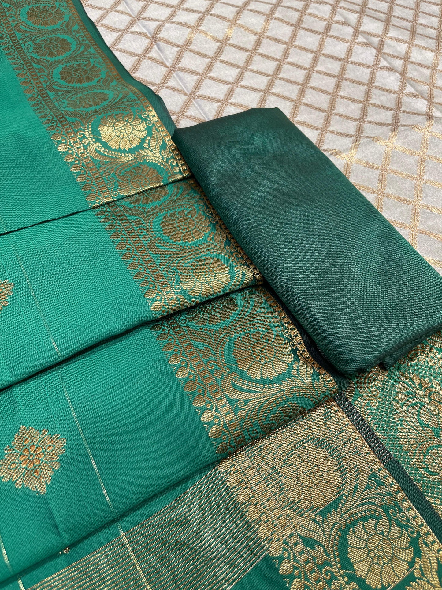 Off White Cotton Silk Banarasi 3 pcs Suit Set  with Contrast Seagreen Dupatta 650ASD_CS8