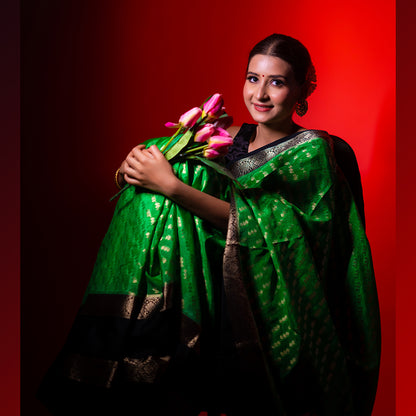 Green Warm Silk Zari Digonal Strip Banarasi Diable Skirt Border Saree