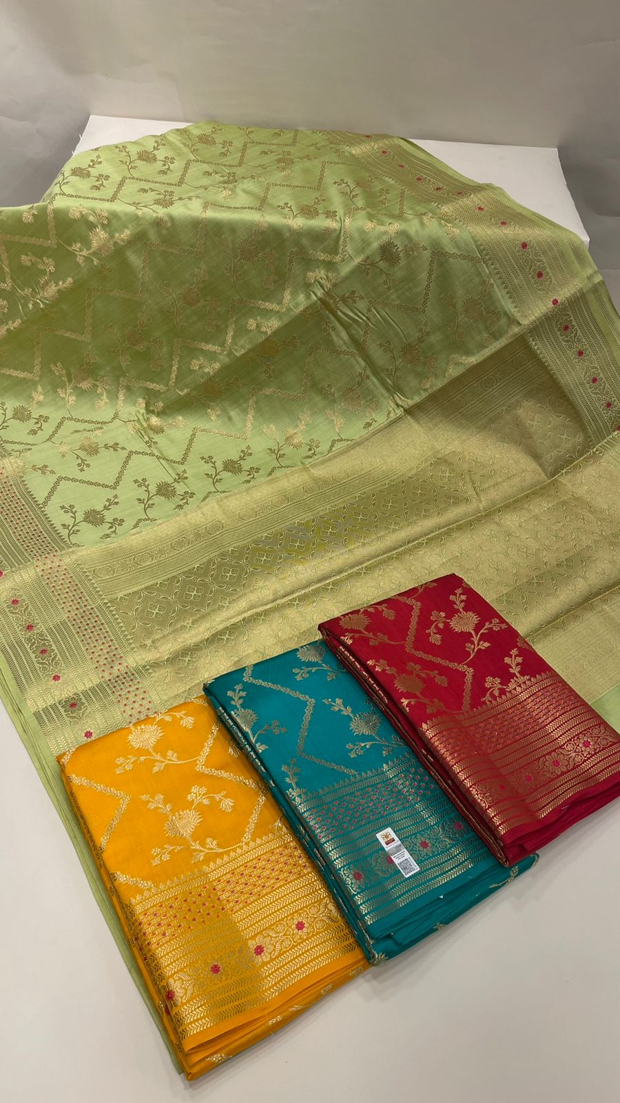 Faishana Presents: Exquisite Pure Silk Handloom Pistachio Chiniya Silk Tilfi Zari Jaal Zig-Zag Banarasi Saree with Minakari Zari Border & Matching Blouse Piece