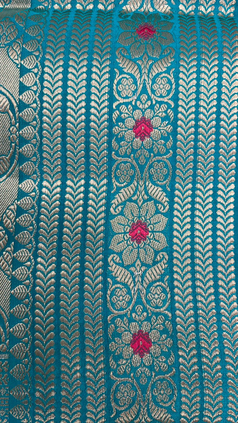 Oceanic Elegance: Faishana's Pure Silk Handloom Sea Green Pure Chiniya Silk Tilfi Zari Jaal Zig-Zag Saree with Minakari Zari Border with Sea Green Blouse Piece