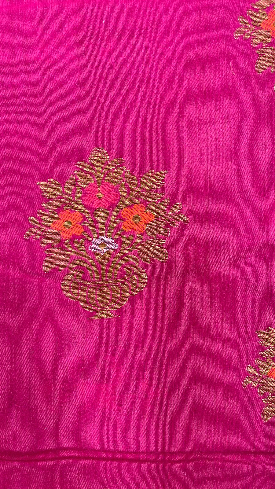 Radiant Elegance: Faishana Pure Silk Handloom Hot Magenta Munga Silk Minakari Copper Zari Booti Saree with Magenta Blouse